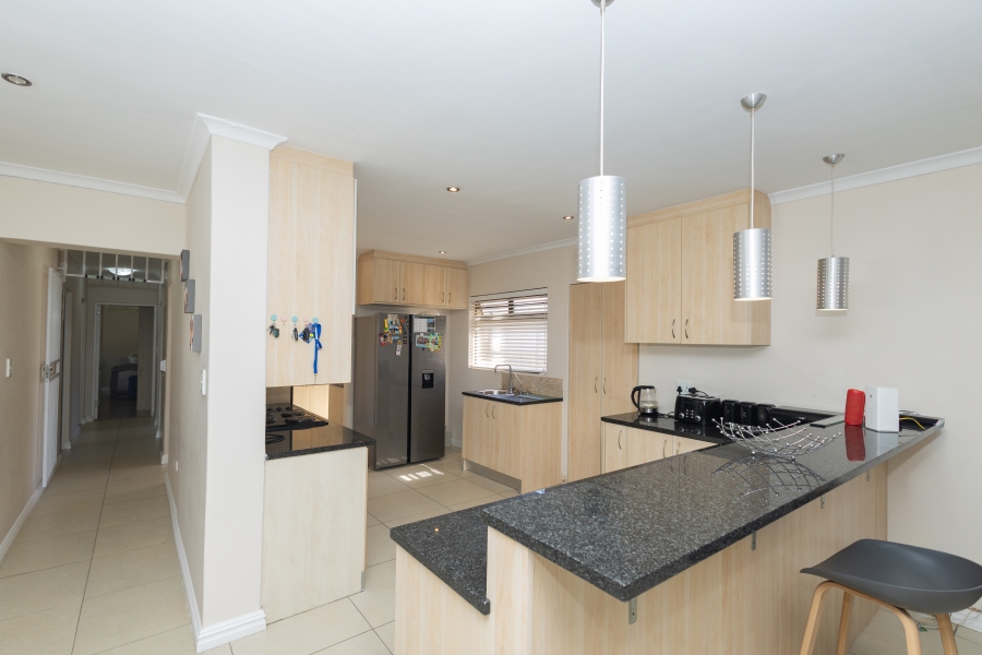 4 Bedroom Property for Sale in Flamingo Vlei Western Cape